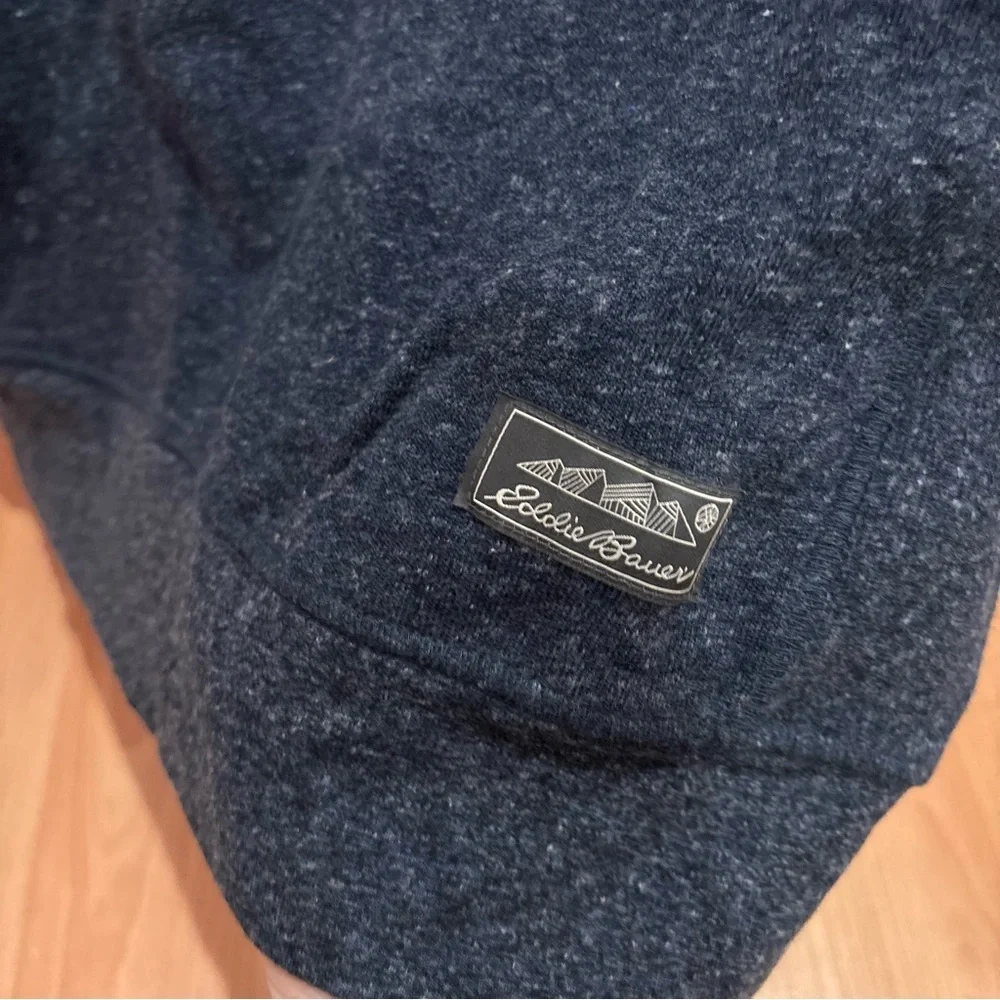 Eddie Bauer Men's Navy Crewneck Sweater - Picture 4 of 6